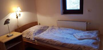 Фото номера Стандартный двухместный номер с 1 кроватью Гостевой дом Hilltop Guesthouse г. Brădeşti 2